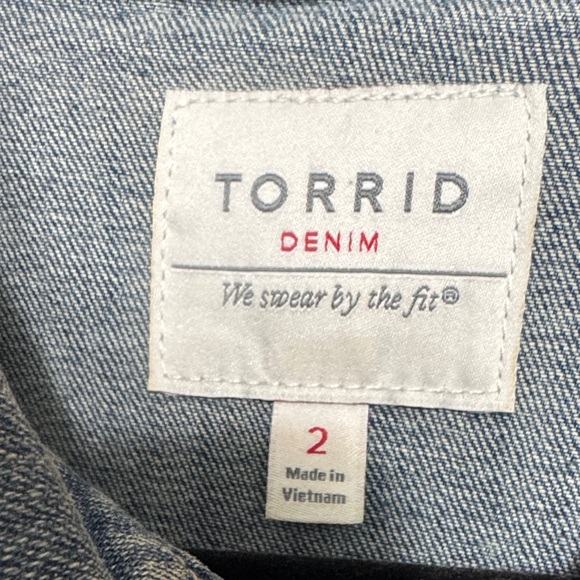 Torrid Denim Jacket Medium Wash Trucker Style Size 2 - Picture 2 of 3